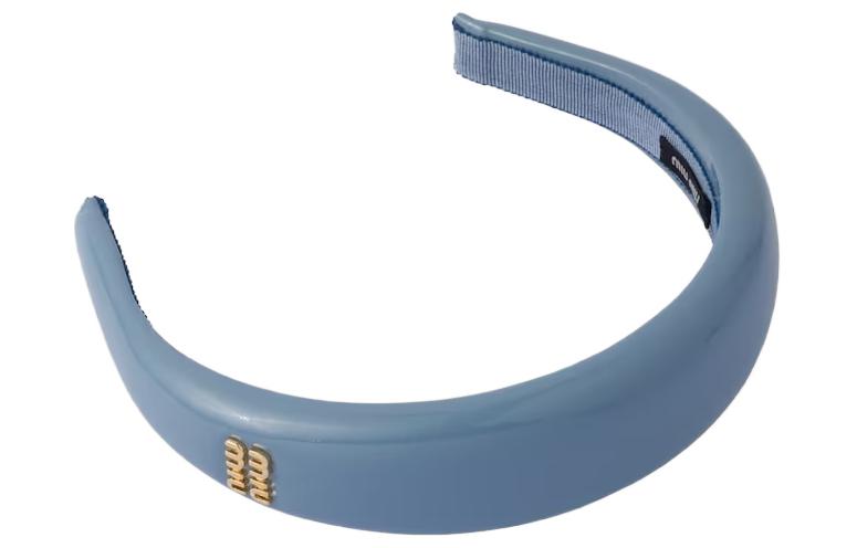 Lookbook (W) 미우미우 특허 가죽 헤어밴드 로고 포함 갤럭틱 블루. 5IH025_069_F0637