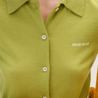 (W) Miu Miu Kardigan Rajut Hijau Pistachio dengan Sulaman Logo. MMF919-15RN-F0362-S-OOO Purchase (W) Miu Miu Kardigan Rajut Hijau Pistachio dengan Sulaman Logo. MMF919-15RN-F0362-S-OOO