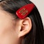 Shop (W) 미우미우 레드 가죽 3D 레터 장식 헤어 클립. 5IF092_069_F0011