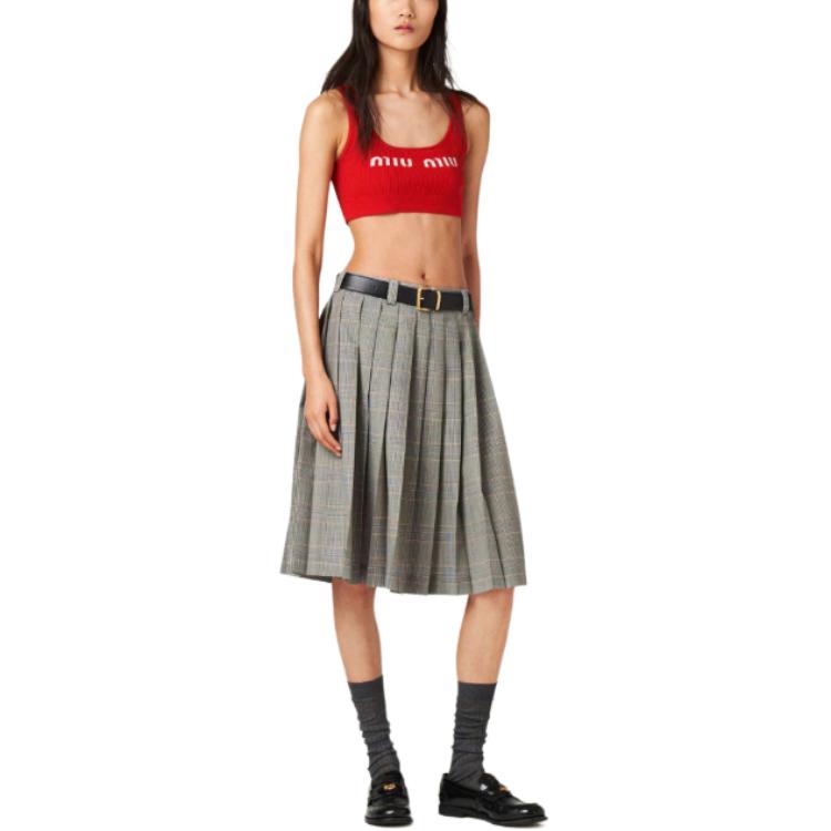 Lookbook (W) MIU MIU Merah Tank Top Tanpa Lengan Slim-Fit dengan Sulaman Logo. MMV076-12TJ-F0011-S-231