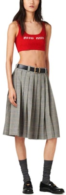 (W) MIU MIU Merah Tank Top Tanpa Lengan Slim-Fit dengan Sulaman Logo. MMV076-12TJ-F0011-S-231 Lookbook (W) MIU MIU Merah Tank Top Tanpa Lengan Slim-Fit dengan Sulaman Logo. MMV076-12TJ-F0011-S-231