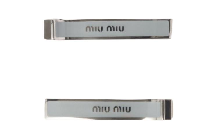 Order (W) MIU MIU Horquilla Plateada con Decoración Estampada. 5JF1362F6TF0KUQ