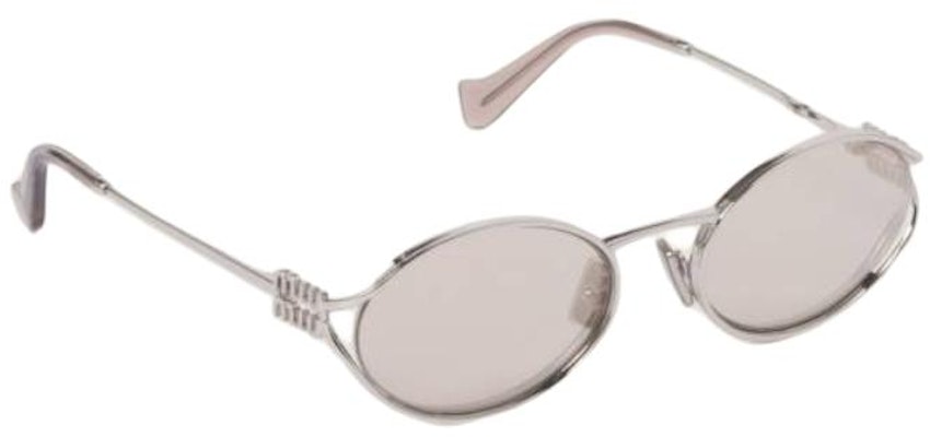(W) MIU MIU Cermin Mata Perak Oval dengan Logo Berukir pada Pemegang. SMU52YM1BCFE10FC054 Lookbook (W) MIU MIU Cermin Mata Perak Oval dengan Logo Berukir pada Pemegang. SMU52YM1BCFE10FC054
