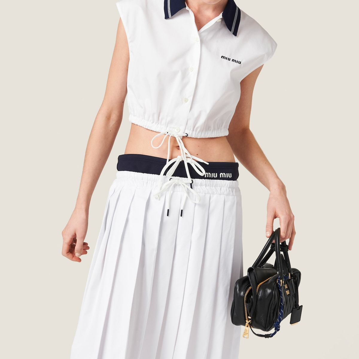 Details for (W) MIU MIU Baju Tidak Berlengan Putih dengan Logo dan Rekaan Kontras. MT2006-10RG-F0009-S-OOO