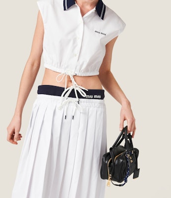 (W) MIU MIU Baju Tidak Berlengan Putih dengan Logo dan Rekaan Kontras. MT2006-10RG-F0009-S-OOO Details for (W) MIU MIU Baju Tidak Berlengan Putih dengan Logo dan Rekaan Kontras. MT2006-10RG-F0009-S-OOO