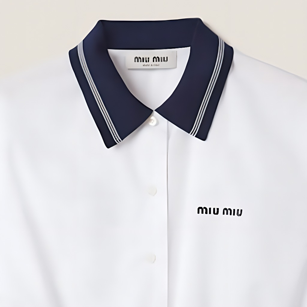 Sizing (W) MIU MIU Baju Tidak Berlengan Putih dengan Logo dan Rekaan Kontras. MT2006-10RG-F0009-S-OOO