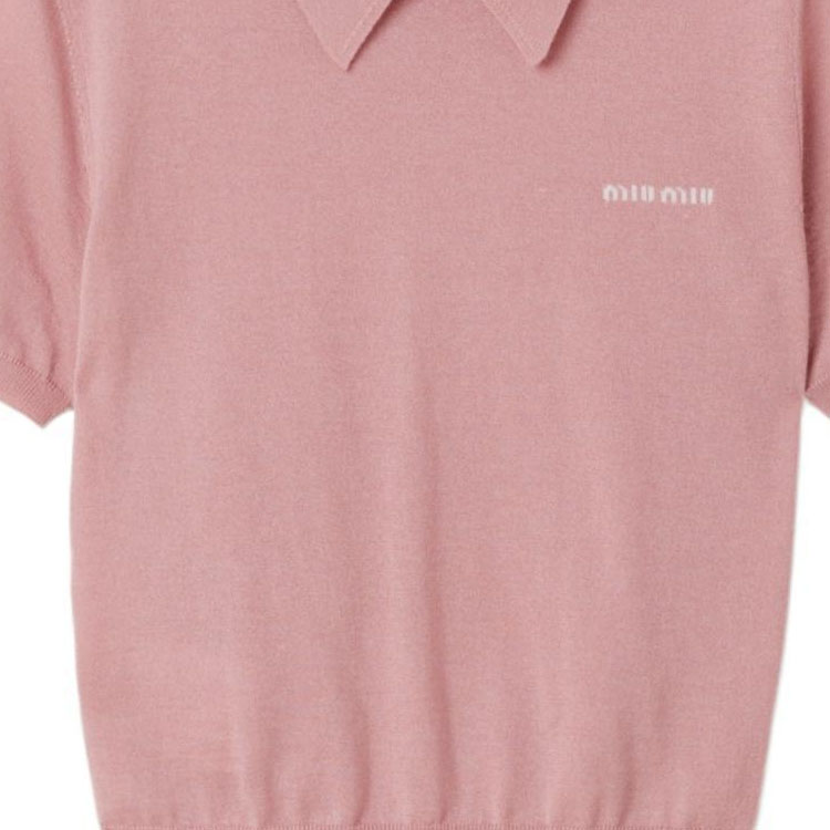 Sizing (W) MIU MIU Slim Fit Polo Shirt dengan Logo - Ungu Muda. MML997-15RN-F0203-S-OOO