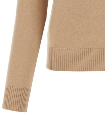 (W) 미우미우 솔리드 컬러 슬림 핏 터틀넥 스웨터 오프 화이트. MMR425S232-13S1-F0627 Sizing (W) 미우미우 솔리드 컬러 슬림 핏 터틀넥 스웨터 오프 화이트. MMR425S232-13S1-F0627