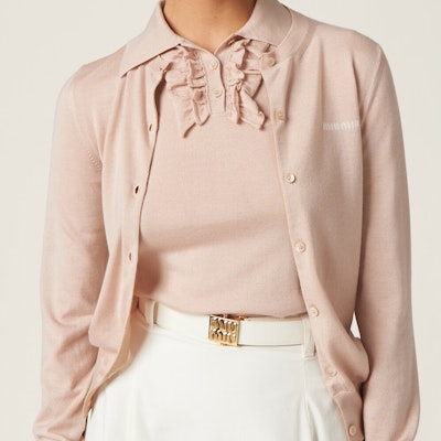 (W) MIU MIU SS24 Kardigan Putih Kasmir dengan Sulaman Logo. MMF878-13KW-F0627-S-OOO Purchase (W) MIU MIU SS24 Kardigan Putih Kasmir dengan Sulaman Logo. MMF878-13KW-F0627-S-OOO