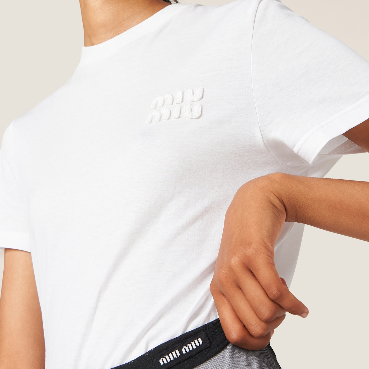 Purchase (W) MIU MIU 白色 FW23 刺繡Logo短袖圓領T恤。 MJN499-1277-F0009-S-232