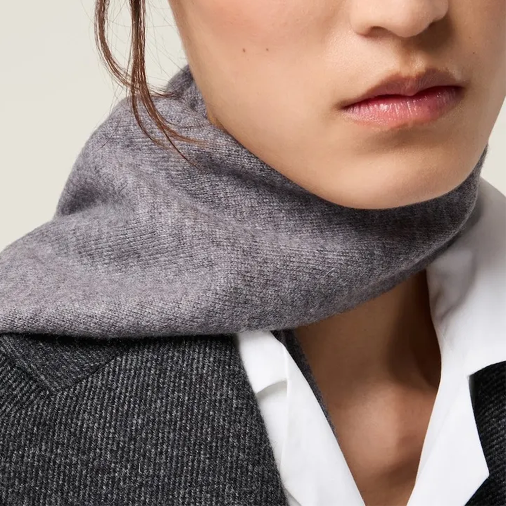 Details for (W) MIU MIU Kemeja Lengan Panjang Logo Putih SS24 Koleksi. MK1888-15UL-F0009-S-OOO