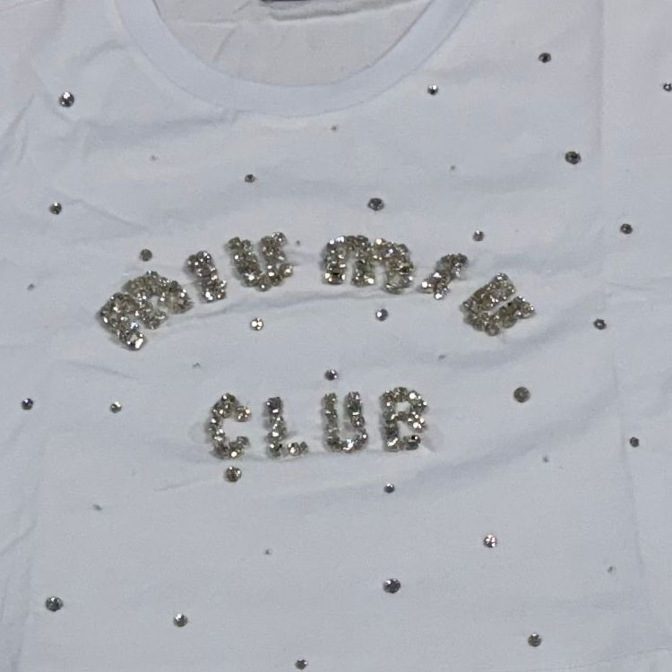 Lookbook (W) MIU MIU Camiseta Blanca de Manga Larga con Logo y Detalle de Cristales. MJL835-10OS-F0009