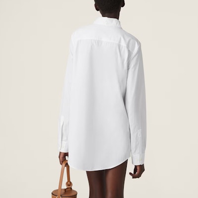 (W) MIU MIU Kemeja Putih Lengan Panjang dengan Cetakan Huruf dan Kolar Tajam. MK1818-10RG-F0009-S-OOO Shop (W) MIU MIU Kemeja Putih Lengan Panjang dengan Cetakan Huruf dan Kolar Tajam. MK1818-10RG-F0009-S-OOO