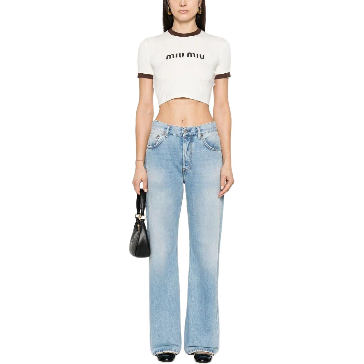 Lookbook (W) MIU MIU Baju T Putih Loose Fit Cetakan Huruf Leher Bulat Pendek. MJN427-133N-F0304