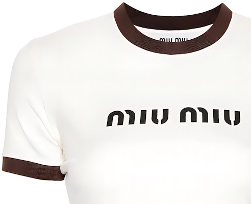 (W) MIU MIU Baju T Putih Loose Fit Cetakan Huruf Leher Bulat Pendek. MJN427-133N-F0304 Sizing (W) MIU MIU Baju T Putih Loose Fit Cetakan Huruf Leher Bulat Pendek. MJN427-133N-F0304