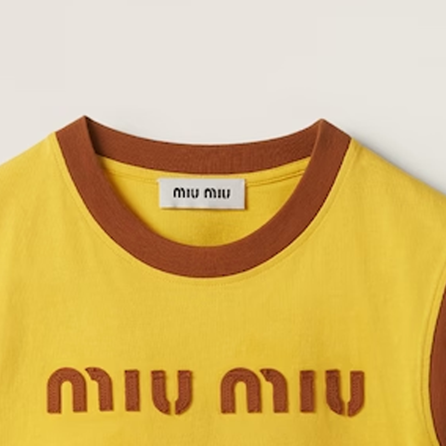 Details for (W) MIU MIU Top Corto Sin Mangas Amarillo con Logo Contraste. MJT685-115L-F0Q8L-S-OOO
