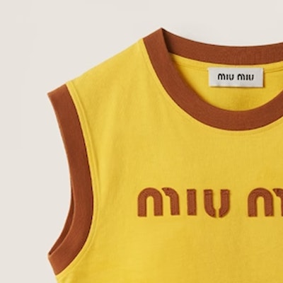 (W) MIU MIU Top Corto Sin Mangas Amarillo con Logo Contraste. MJT685-115L-F0Q8L-S-OOO Sizing (W) MIU MIU Top Corto Sin Mangas Amarillo con Logo Contraste. MJT685-115L-F0Q8L-S-OOO