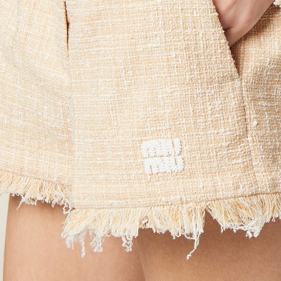 (Women) MIU MIU Embroidered Tweed Logo Casual Shorts  Vanilla Color. MP1773-14BF-F0032-S-OOO 圖 7