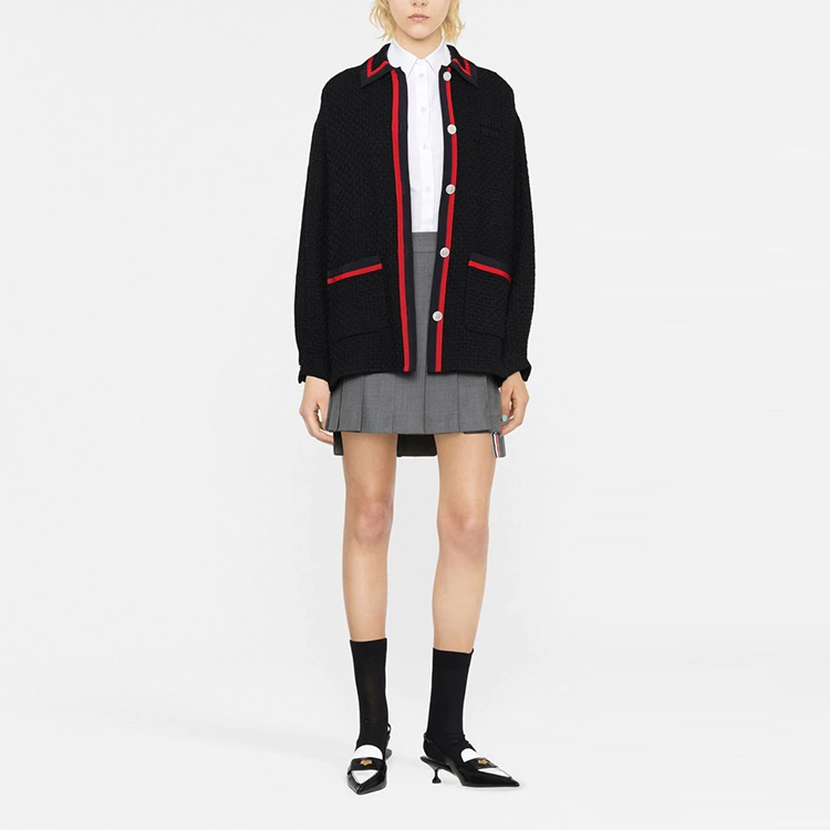 Lookbook (W) Chaqueta Negra MIU MIU FW22 con Botones y Ribetes de Rayas Contraste. ML85311D1-F0002