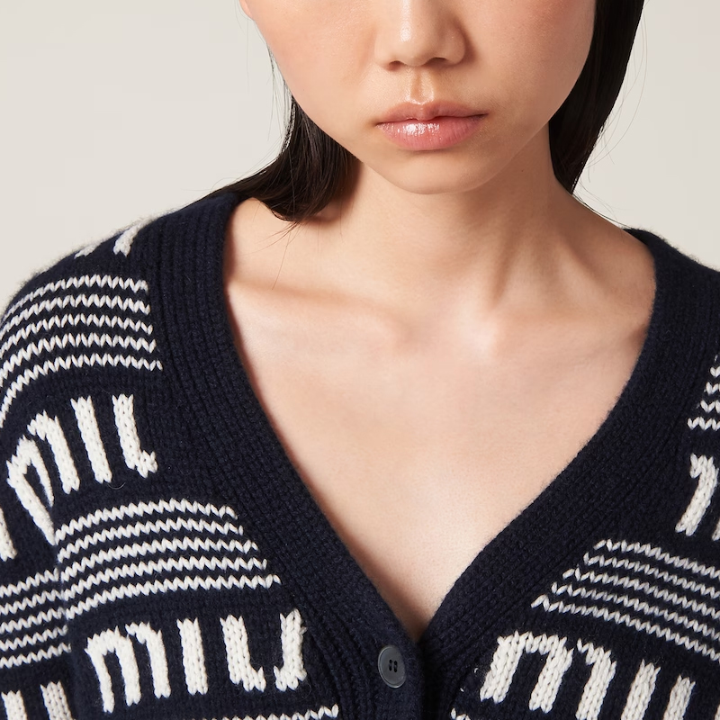Details for (W) MIU MIU FW22 黑色條紋V領提花字母針織毛衣 MMF685-12KB-F022X
