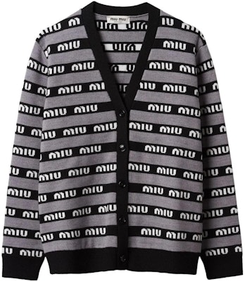 (W) MIU MIU FW22 Kardigan Kaiti Butang Leher-V Jalur Kelabu Berlogo. MMF657-1V8X-F0002 Buy (W) MIU MIU FW22 Kardigan Kaiti Butang Leher-V Jalur Kelabu Berlogo. MMF657-1V8X-F0002