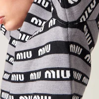Details for (W) MIU MIU FW22 灰色條紋logo針織V領鈕扣開衫毛衣 MMF657-1V8X-F0002