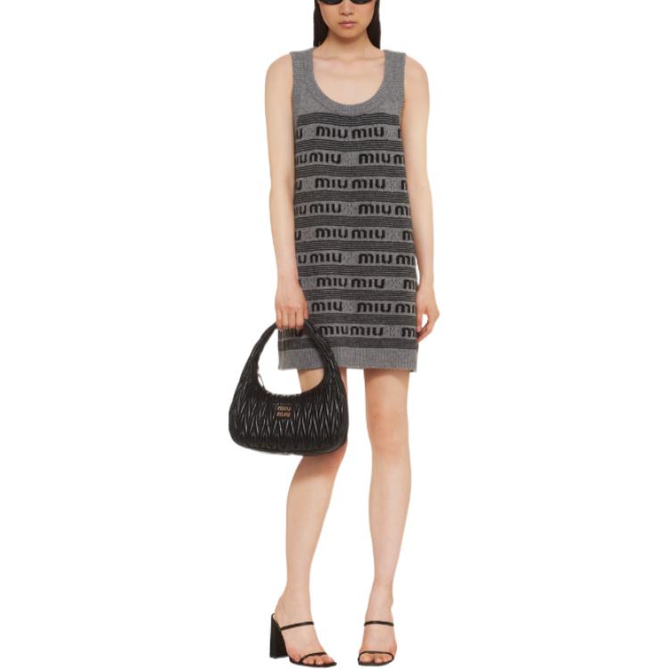 Lookbook (W) MIU MIU FW22 灰色无袖连衣裙字母标志提花织物. MMA757-12KA-F0BD9