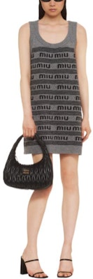 (W) MIU MIU FW22 灰色无袖连衣裙字母标志提花织物. MMA757-12KA-F0BD9 Lookbook (W) MIU MIU FW22 灰色无袖连衣裙字母标志提花织物. MMA757-12KA-F0BD9
