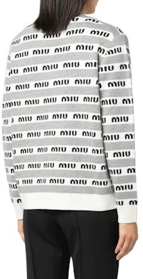(W) MIU MIU FW22 Kardigan Kelabu Lengan Panjang Berjalur Logo. MMF657-1V8X-F0031 Shop (W) MIU MIU FW22 Kardigan Kelabu Lengan Panjang Berjalur Logo. MMF657-1V8X-F0031
