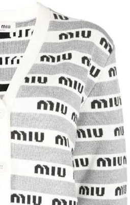 (W) MIU MIU FW22 Kardigan Kelabu Lengan Panjang Berjalur Logo. MMF657-1V8X-F0031 Sizing (W) MIU MIU FW22 Kardigan Kelabu Lengan Panjang Berjalur Logo. MMF657-1V8X-F0031