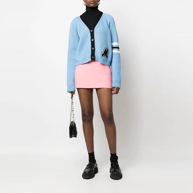 Lookbook (W) MIU MIU 2022秋冬天蓝色V领拼色羊毛针织衫 MMF64311SI-F0013