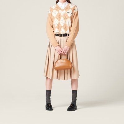 (W) MIU MIU FW23拼色菱形针织毛衣-驼棕色. MML826-13MN-F0040-S-232 Lookbook (W) MIU MIU FW23拼色菱形针织毛衣-驼棕色. MML826-13MN-F0040-S-232