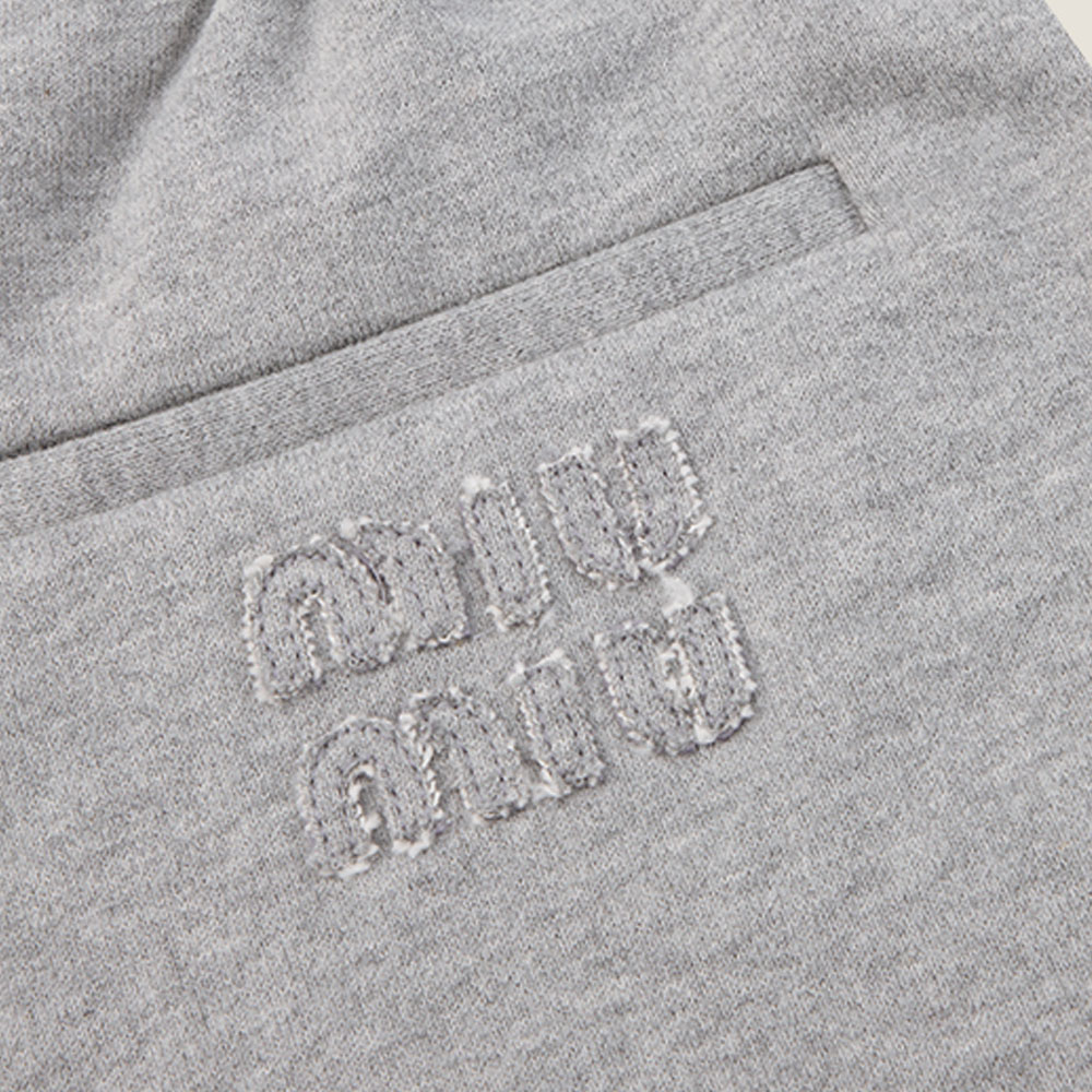 Sizing (W) Pantalones Cortos Grises MIU MIU FW23 con Logo Bordado. MJP309-13UK-F0031-S-232