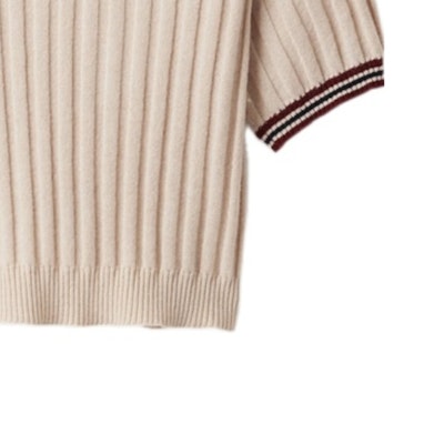 (W) MIU MIU FW23 Baju Polo Lengan Pendek Logo Cetak dalam Beige Terang. MML878-138Q-F0018-S-OOO Sizing (W) MIU MIU FW23 Baju Polo Lengan Pendek Logo Cetak dalam Beige Terang. MML878-138Q-F0018-S-OOO