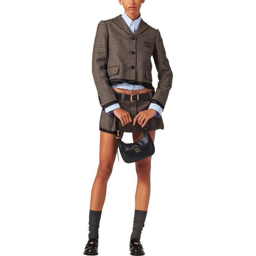 Lookbook (W) MIU MIU FW23 Shorts Plaid Bordados en Marrón Oscuro. MG2071-13JL-F063M-S-232