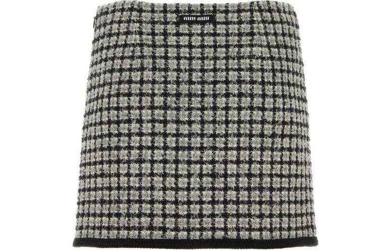 Lookbook (W) MIU MIU Rok Mini Hitam Houndstooth FW23 Slim-fit Kasual. MG2054-13LK-F0964-S-232