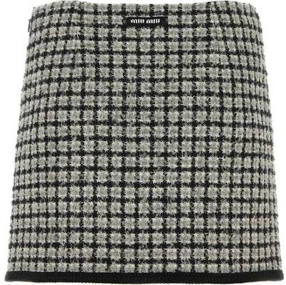 (W) MIU MIU Rok Mini Hitam Houndstooth FW23 Slim-fit Kasual. MG2054-13LK-F0964-S-232 Lookbook (W) MIU MIU Rok Mini Hitam Houndstooth FW23 Slim-fit Kasual. MG2054-13LK-F0964-S-232