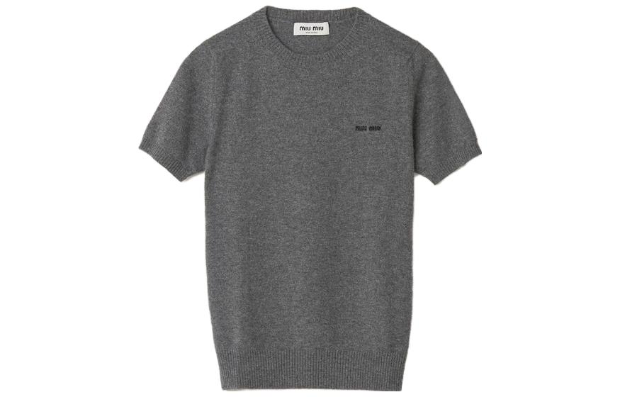 (Women) MIU MIU FW23 Solid Color Logo Knit Short-Sleeve Sweater Women. MML842-13S1-F0480-S-232