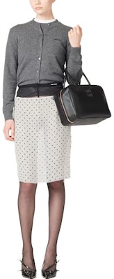 (W) MIU MIU 2023秋冬纯色LOGO针织短袖毛衣女款 MML842-13S1-F0480-S-232 Lookbook (W) MIU MIU 2023秋冬纯色LOGO针织短袖毛衣女款 MML842-13S1-F0480-S-232