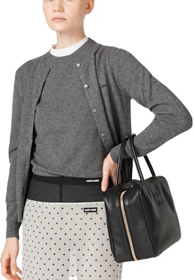 (W) MIU MIU 2023秋冬纯色LOGO针织短袖毛衣女款 MML842-13S1-F0480-S-232 Shop (W) MIU MIU 2023秋冬纯色LOGO针织短袖毛衣女款 MML842-13S1-F0480-S-232