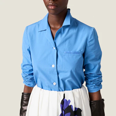 (W) MIU MIU FW24 寶石藍刺繡Logo長袖休閒襯衫 MK1888-15UL-F0013-S-OOO Lookbook (W) MIU MIU FW24 寶石藍刺繡Logo長袖休閒襯衫 MK1888-15UL-F0013-S-OOO