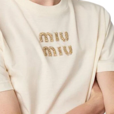 (W) MIU MIU FW24 中性款logo印花圆领短袖T恤. MJN499-1585-F0018-S-232 Sizing (W) MIU MIU FW24 中性款logo印花圆领短袖T恤. MJN499-1585-F0018-S-232