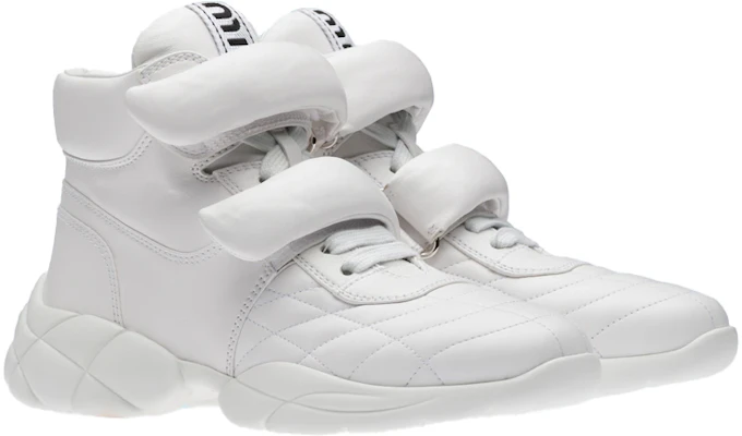 (W) MIU MIU High-Top Sneaker ''Wit Lamsleer'' 5T439D_038_F0009_F_010 Lookbook (W) MIU MIU High-Top Sneaker ''Wit Lamsleer'' 5T439D_038_F0009_F_010