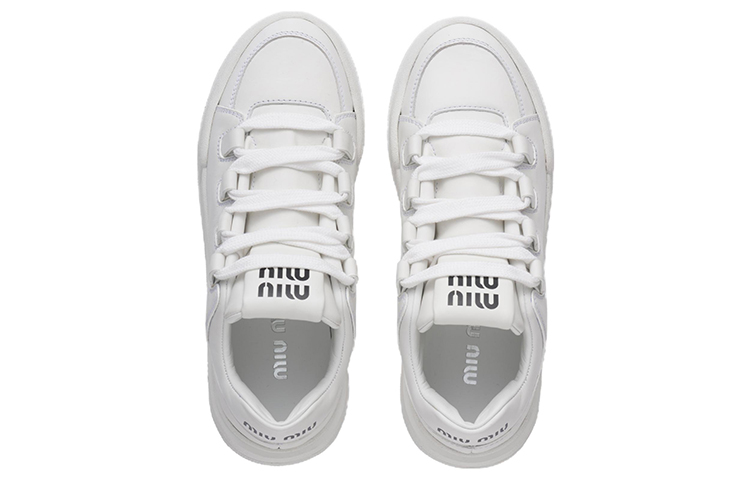 Shop MIU MIU 缪缪 皮革 簡約綁帶 時尚休閒鞋 女款 白色
