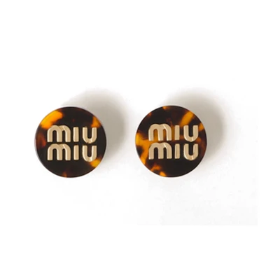 (Women) MIU MIU Logo Metal Resin Glass Clip-On Earrings for Women Tortoiseshell. 5IO104_2CPX_F03OW