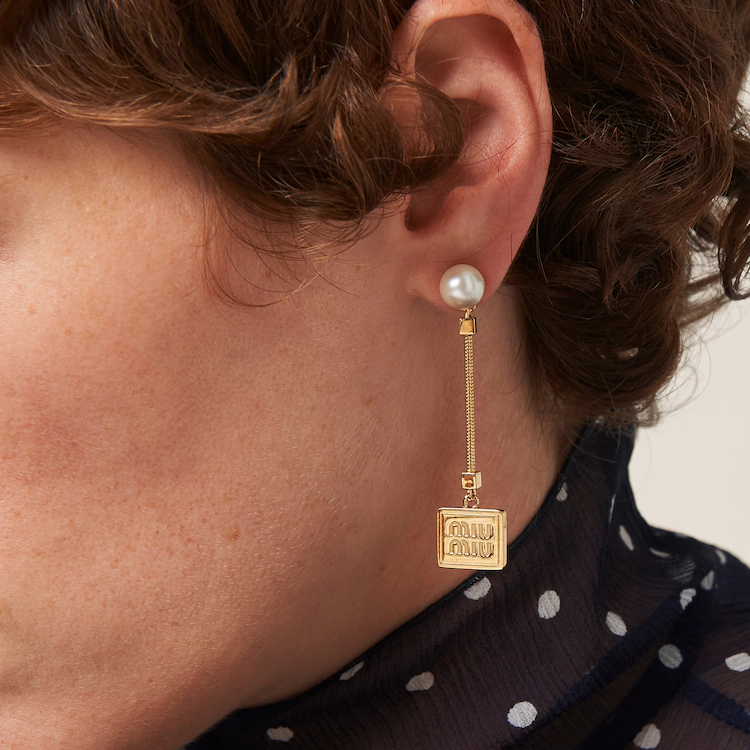 (Women) MIU MIU Logo Plaque  Gold Metal Earrings. 5IO069_2F89_F0SAJ 圖 4