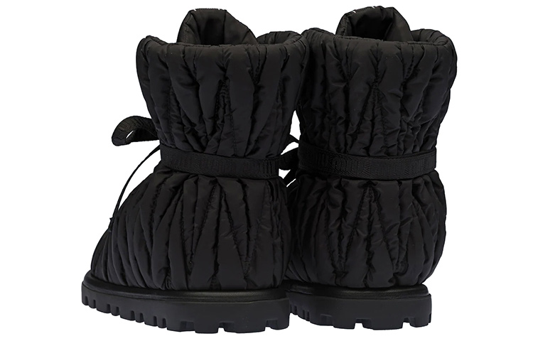 Lookbook (W) Botas Negras MIU MIU con Correa y Logo Imprimido. 5U558D_89G_F0002_F_010