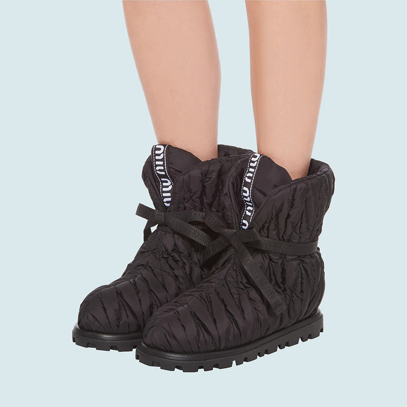 Purchase (W) Botas Negras MIU MIU con Correa y Logo Imprimido. 5U558D_89G_F0002_F_010