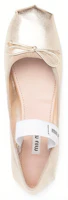 Shop MIU MIU 缪缪 Mordore 皮革 低帮 套脚 平底鞋 女款 金色