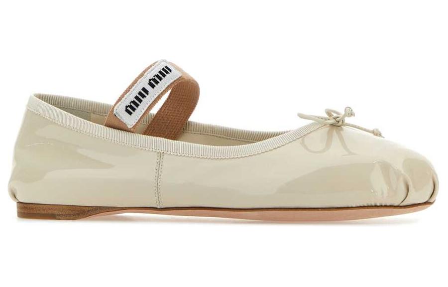 Lookbook (W) MIU MIU Leren Ballerina''s ''Avorio'' Patent 5F794D-JHR-F0304-F-DX05